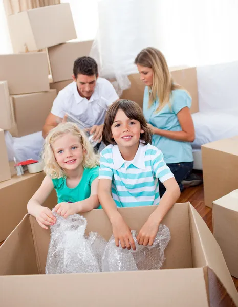 Lively family packing boxes — Stock Photo, Image