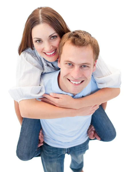 Casal amoroso desfrutando de passeio de piggyback — Fotografia de Stock