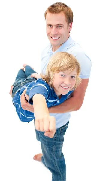 Animowane ojciec daje synowi piggyback jazdy — Zdjęcie stockowe