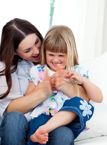 Mother and daughter clapping a goal — Stock Photo, Image