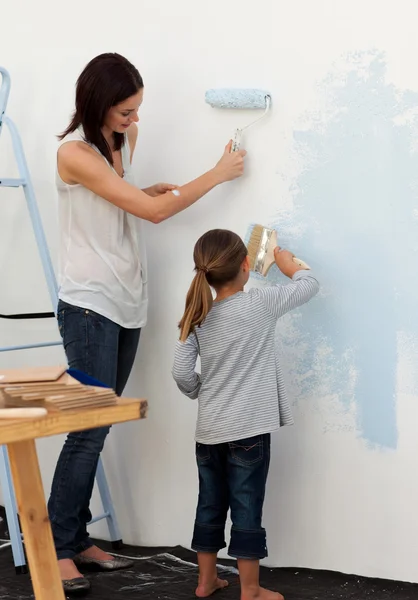 Mother and her daughter painting together — Stock Photo, Image