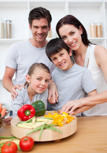 Portrait of happy parents cooking with their children — Stock Photo, Image