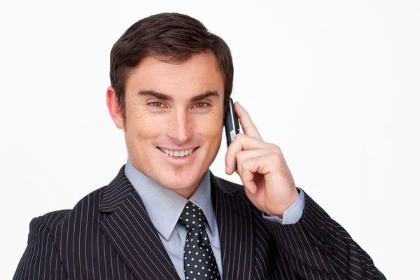 Retrato de um empresário atraente no telefone contra branco — Fotografia de Stock