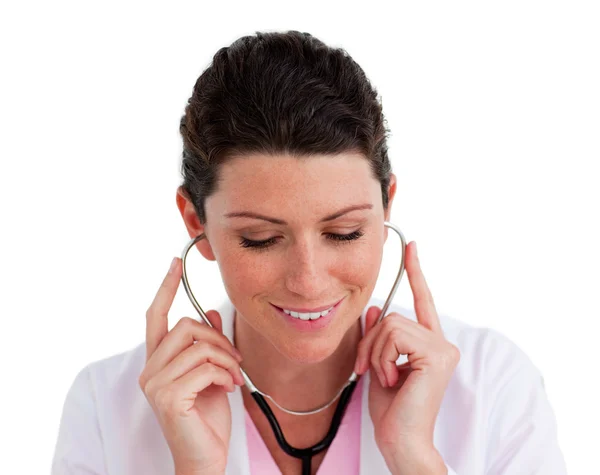 Pewnie kobieta lekarz przytrzymanie stetoskop — Zdjęcie stockowe