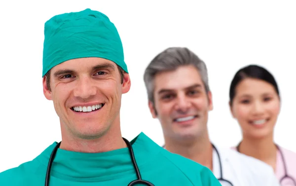 Retrato de un equipo médico multiétnico — Foto de Stock