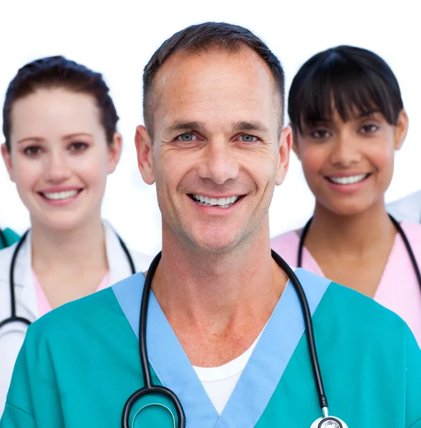 Retrato de um médico masculino e sua equipe médica — Fotografia de Stock