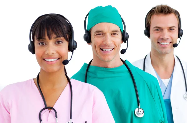 Equipe médica feliz usando fones de ouvido — Fotografia de Stock
