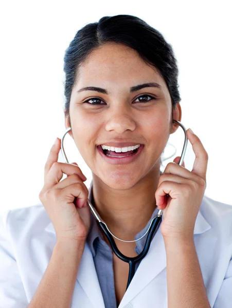 Portret van een glimlachende arts houden een stethoscoop — Stockfoto