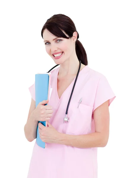 Retrato de uma enfermeira morena segurando um estetoscópio — Fotografia de Stock