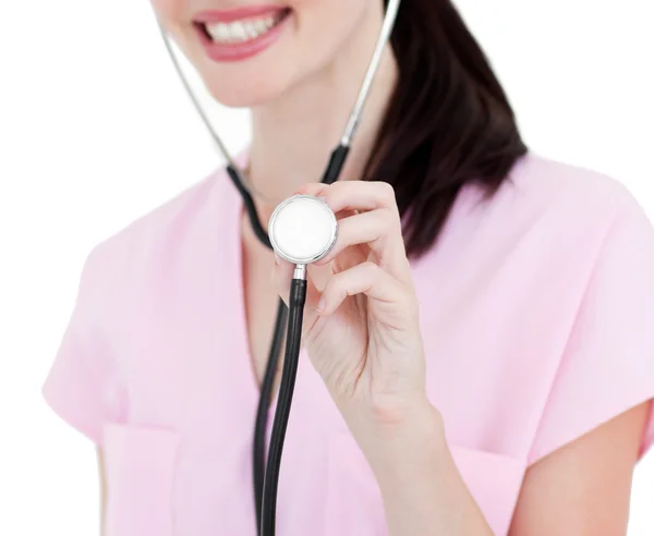 Nahaufnahme einer Krankenschwester mit einem Stethoskop — Stockfoto