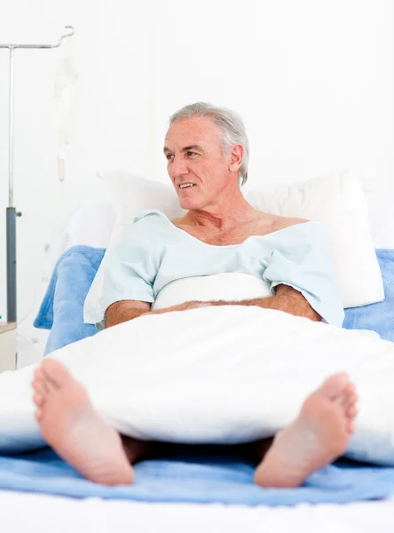 Portret starszego mężczyzny w szpitalu — Zdjęcie stockowe