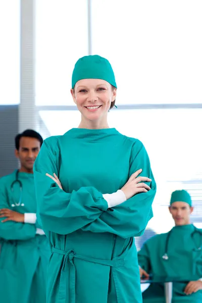 Μια ομάδα γιατρών που φοράει τη χειρουργική ρόμπα — Φωτογραφία Αρχείου