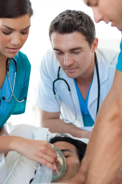 Medical team resuscitating a patient — Stock Photo, Image