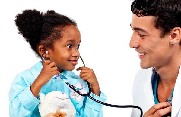 Een arts en patiënt spelen met een stethoscoop — Stockfoto