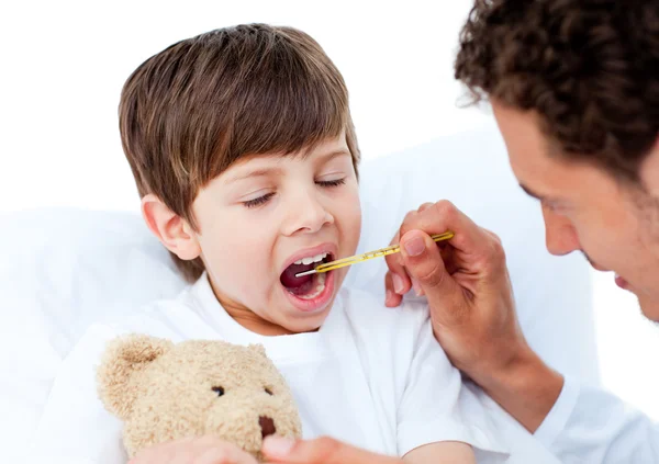 Doctor taking little boy's temperature — Stock Photo, Image
