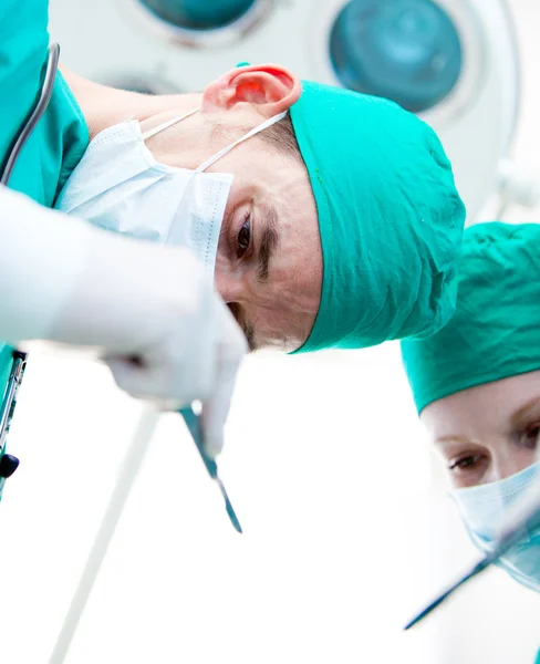 Confident surgeons during an operation — Stock Photo, Image