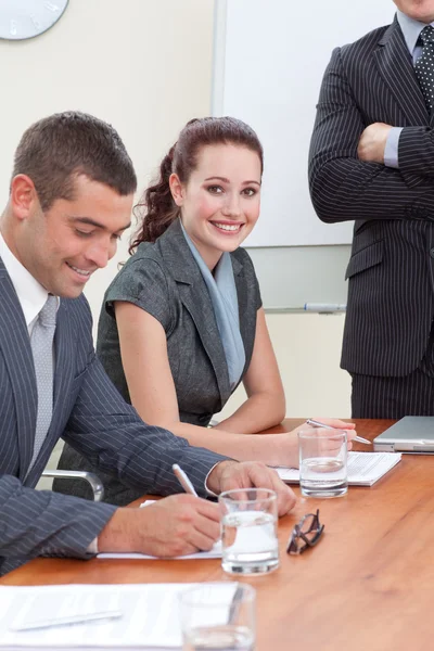 Negocios en una reunión con su gerente — Foto de Stock
