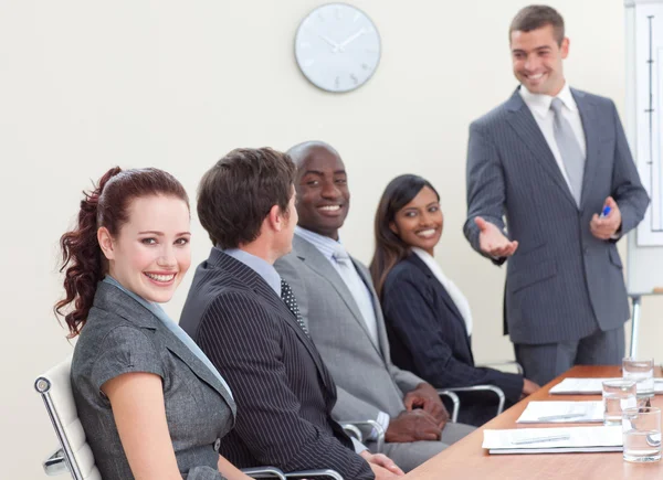 Business in een vergadering die luisteren naar een collega — Stockfoto