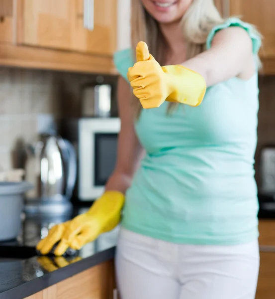 stock image Smiling woman with thumb up cleaning a kitchen