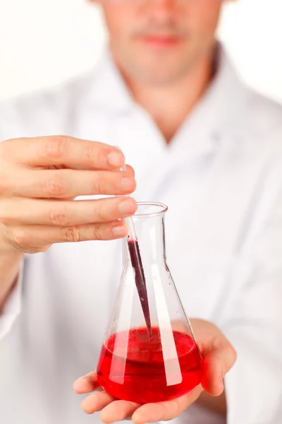 Nahaufnahme eines Reagenzglases mit Blut — Stockfoto