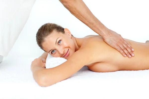 Jonge vrouw krijgen een spa treatment — Stockfoto