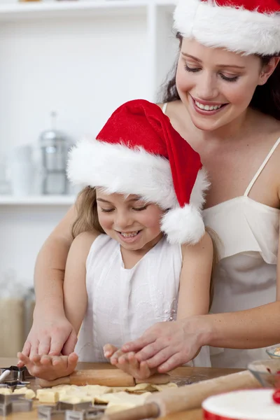 Mother and little girl baking Christmas cakes — Stock Photo, Image