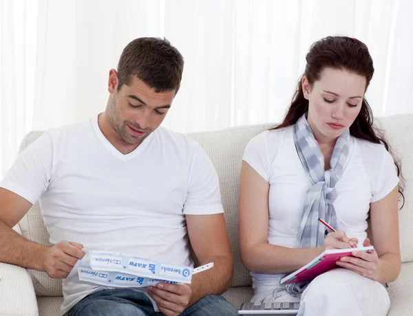 Couple studying their budget — Stock Photo, Image
