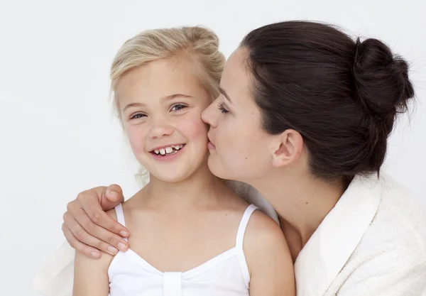 Mother kissing her daughter in bathroom — Stock Photo, Image