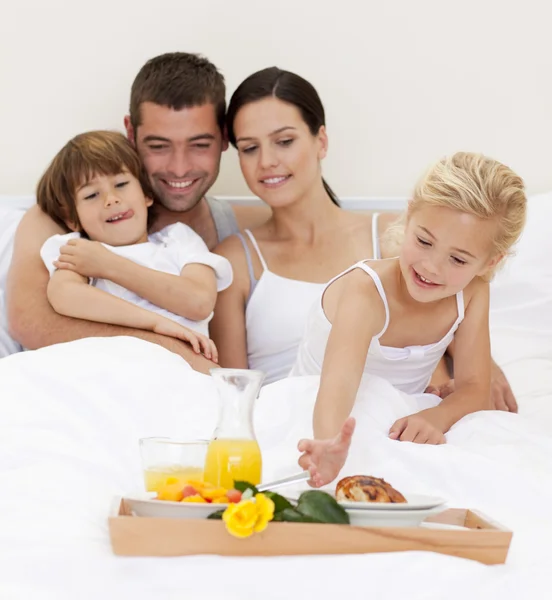 Happy family having breakfast in bedroom — Stock Photo, Image
