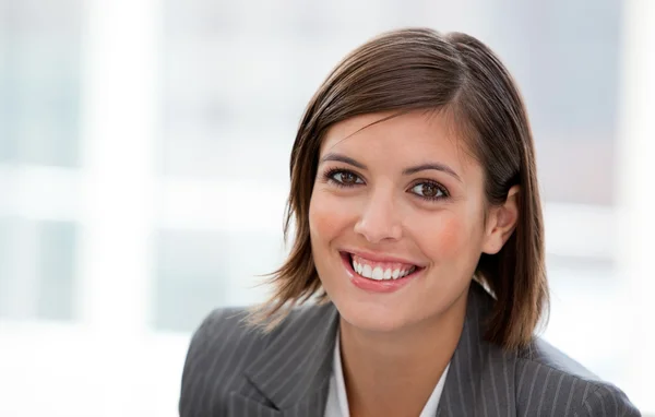 Портрет женщины-руководителя в офисе — стоковое фото