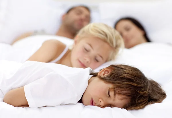 Children sleeping with his parents — Stock Photo, Image