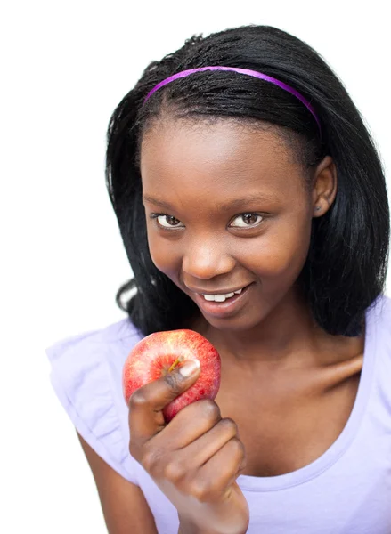 Jolie jeune femme mangeant une pomme — Photo