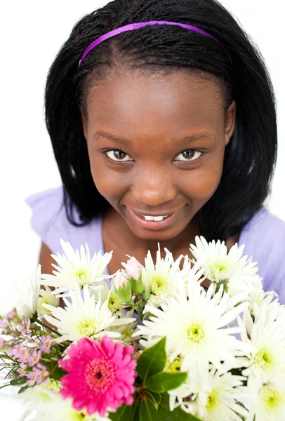 Atrakcyjna kobieta afro-amerykański gospodarstwa kwiaty — Zdjęcie stockowe