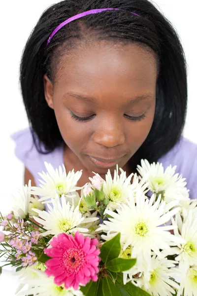 Bájos fiatal nő, illatos virágok — Stock Fotó