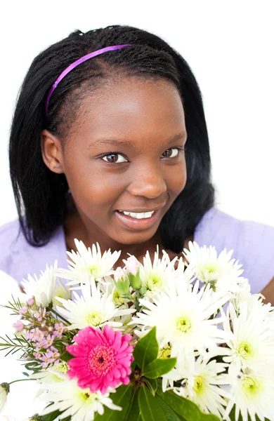 Aranyos fiatal nő gazdaság virágok — Stock Fotó