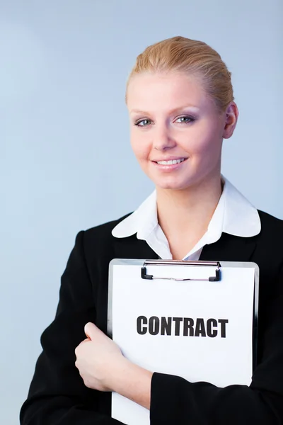 Woman holding a contract on a clipboard — Stock Photo, Image