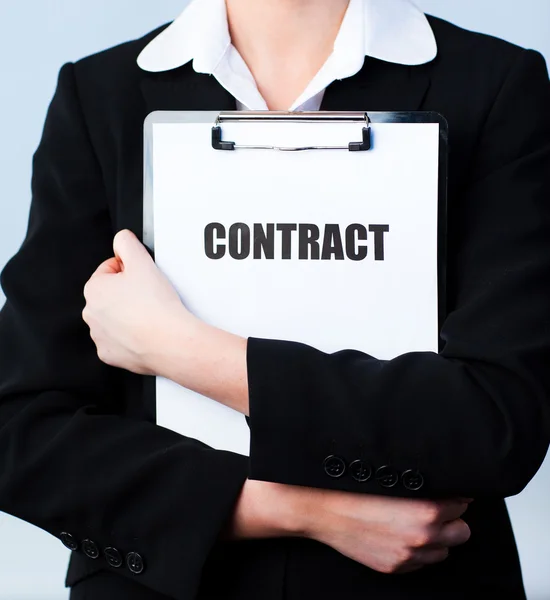 Woman holding a contract on a clipboard — Stock Photo, Image