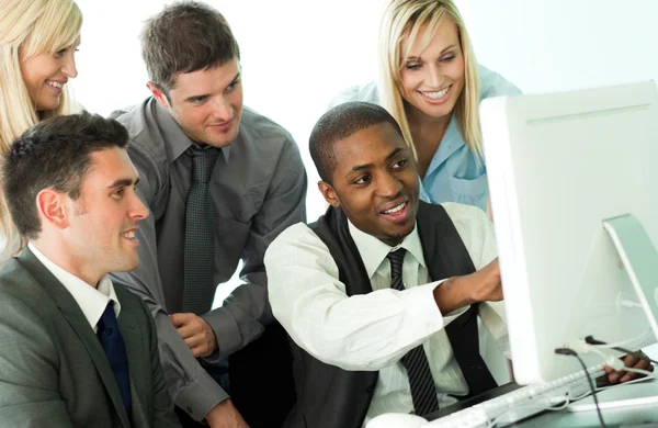 Afro-American manager explaining a job to his team — Stock Photo, Image