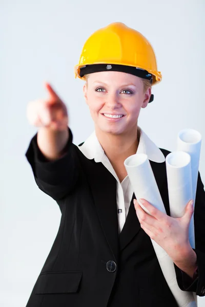 Travailleur de la construction femme pointant du doigt — Photo