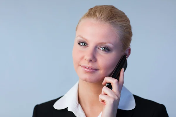 Бізнес-леді по телефону — стокове фото