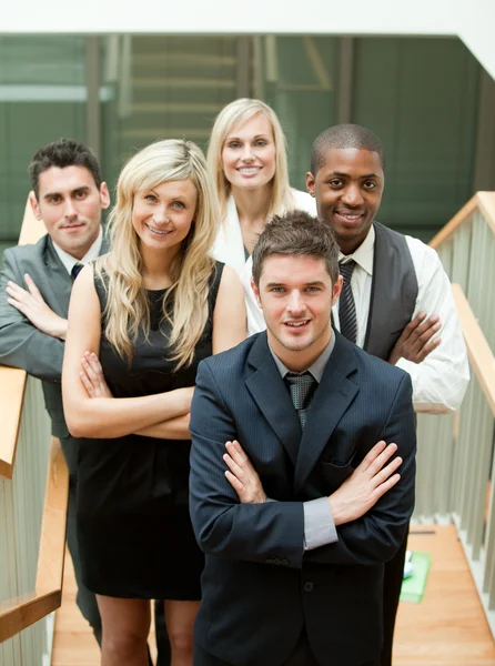 Equipe de negócios em uma escada — Fotografia de Stock