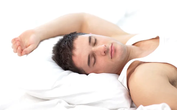 Uomo che dorme sul letto — Foto Stock