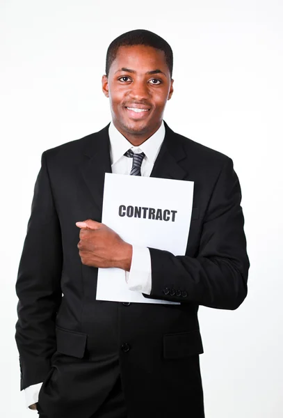 Empresário feliz segurando um contrato — Fotografia de Stock