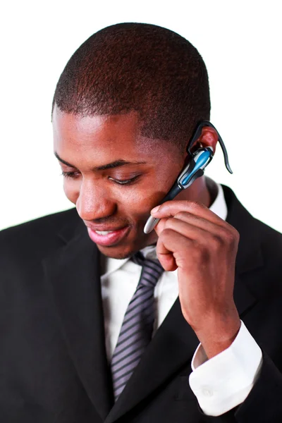 Üzletember egy bluetooth-fülhallgató használatával — Stock Fotó