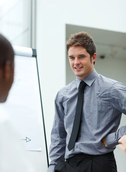 Smiling young businessman giving a presentation — Stock Photo, Image