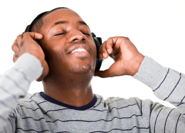 Adultos jóvenes escuchando música — Foto de Stock