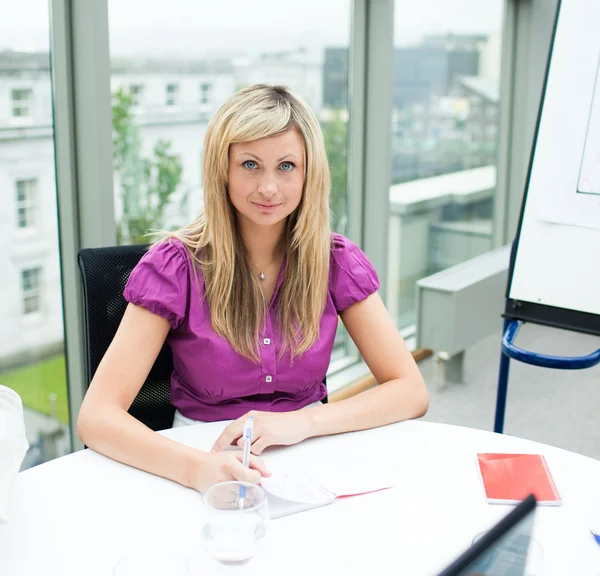 Confident beautiful businesswoman working in office — Stock Photo, Image