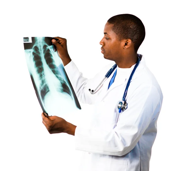 Doktor röntgene bakıyor. — Stok fotoğraf