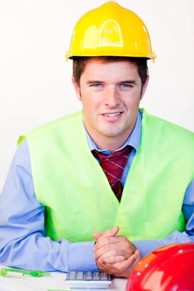 Man with hard hat looking at the camera — Stock Photo, Image