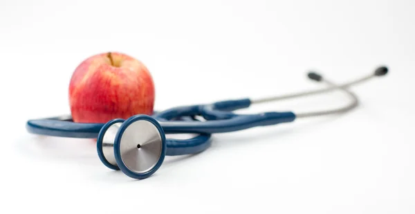 Stethoskop und ein Apfel — Stockfoto